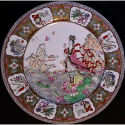 Assiette porcelaine chine famille rose marquée au revers